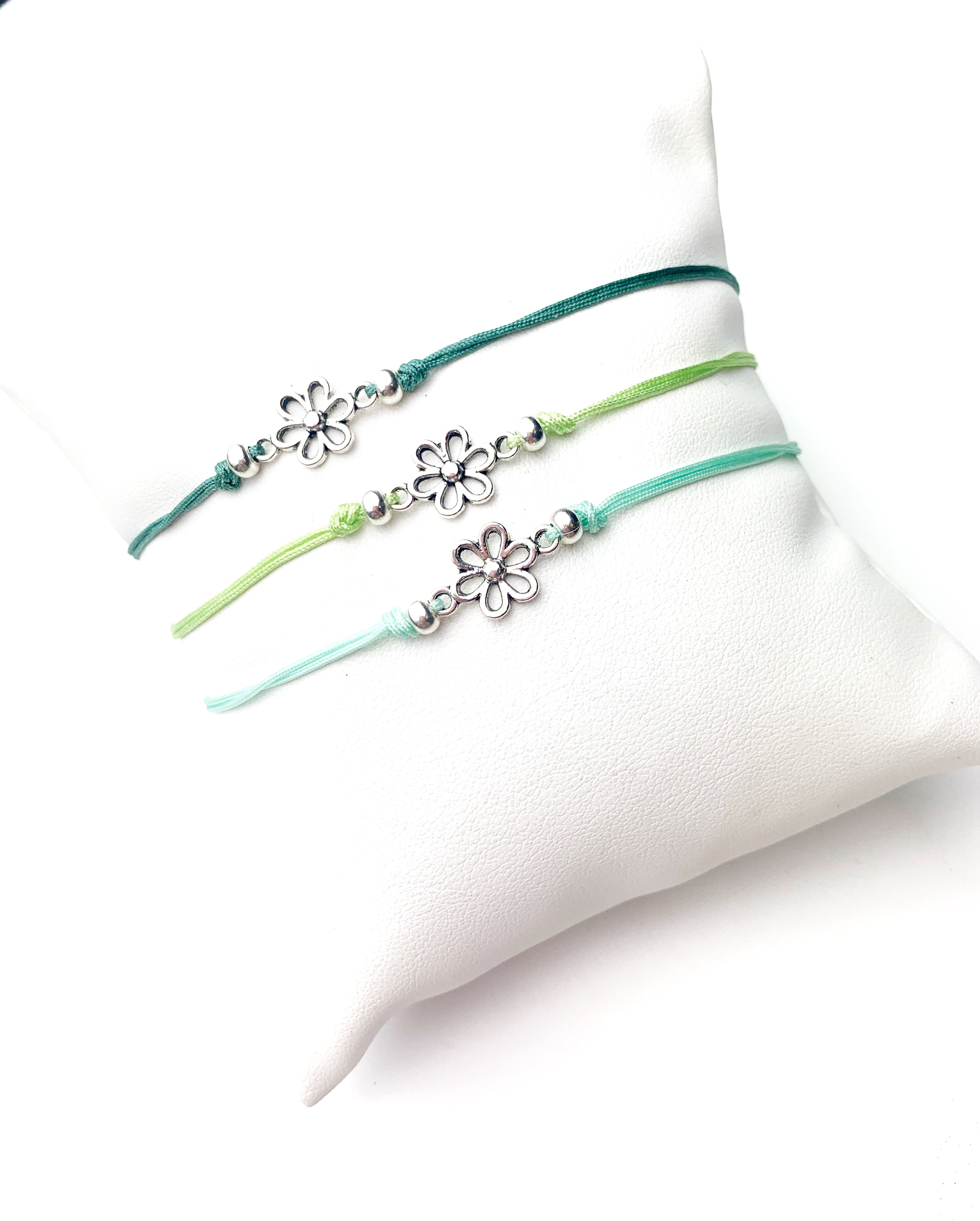 Simple Flower Adjustable Bracelet - LoobanysJewelry